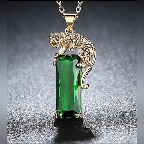 WOMEN'S LEOPARD CRYSTAL NECKLACE - Picture 2 of 5